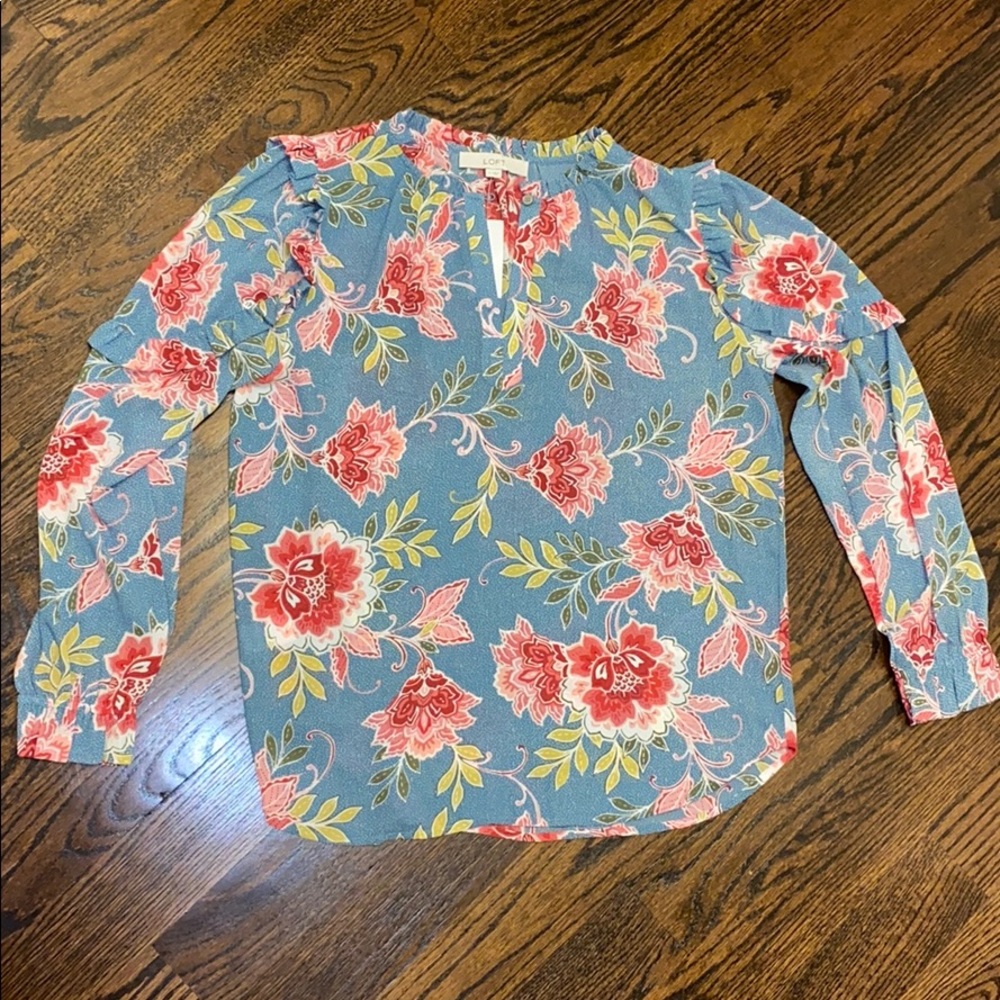 Loft blouse with ruffles on sleeve